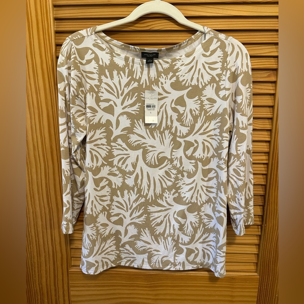 Ann Taylor Coral Print Boat Neck 3/4 Sleeve Blouse Size Small NWT